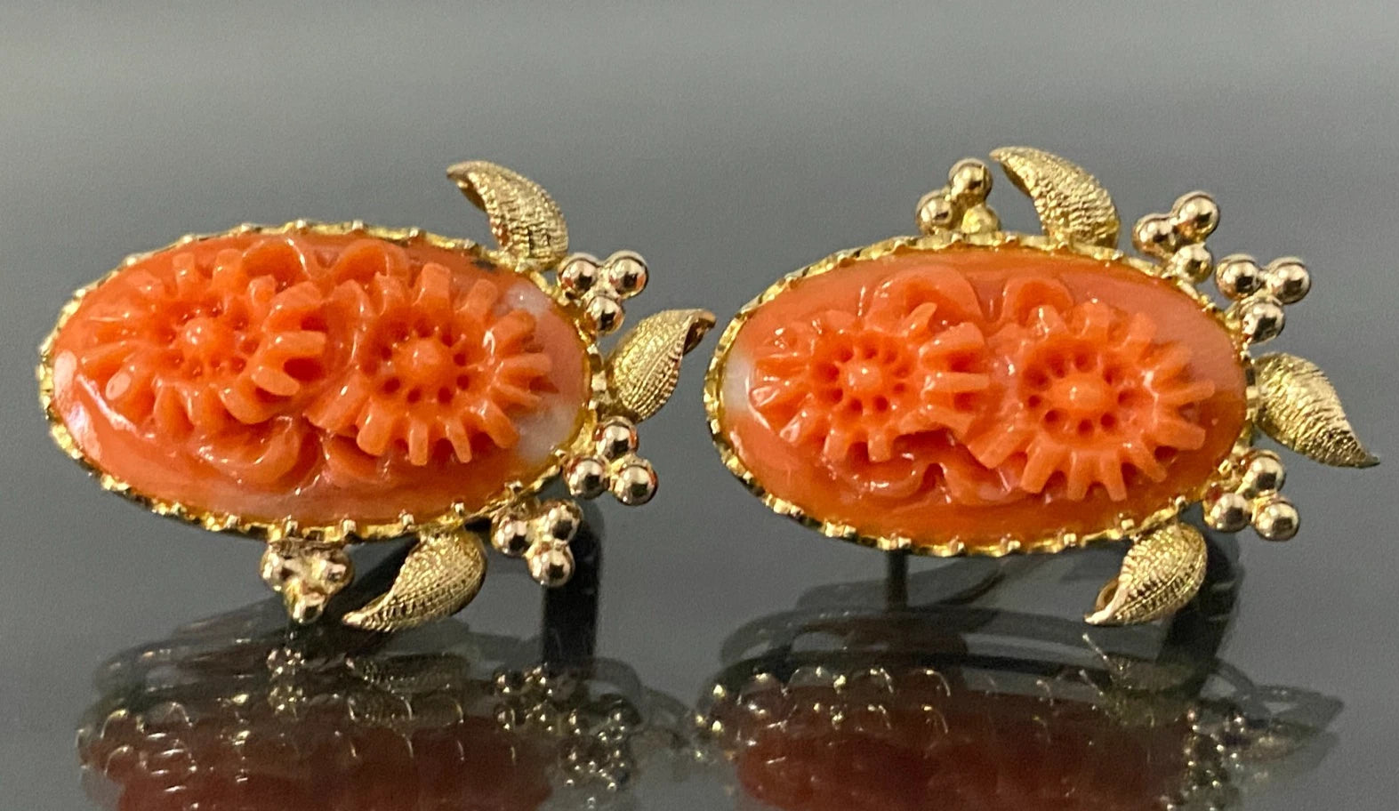 Art Deco 18K Yellow Gold & Red Coral Foliate Earrings 23.0mm