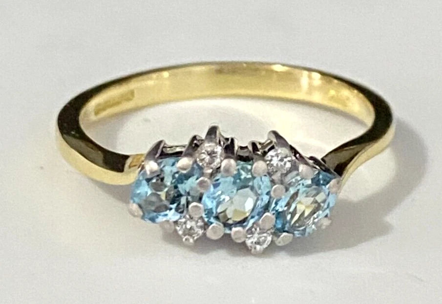 18K Yellow Gold W/ Aquamarine & Diamond Ring Size L 1/2 - 5 7/8