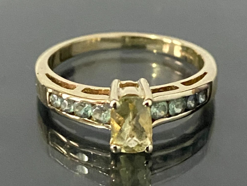 9Ct Yellow Gold Csarite stone & Green Accent Ring Size N (6.75)