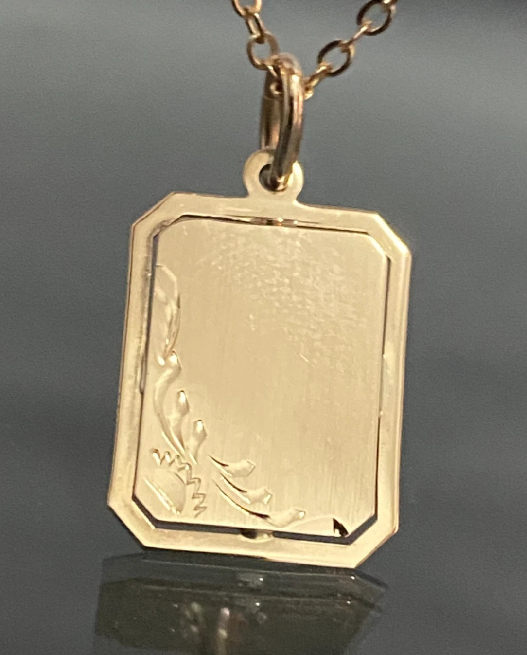 Vintage 14ct Yellow Gold Rectangular Floral Engraved Pendant