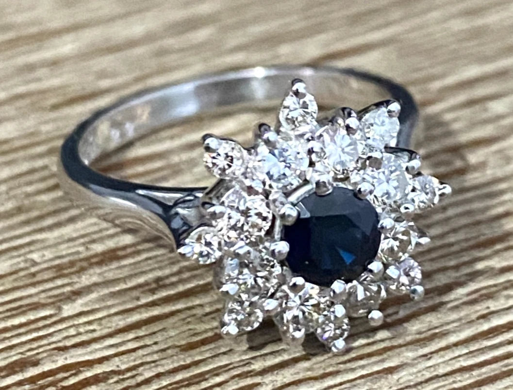 18K White Gold W/ Sapphire & 0.75CT Diamond Cluster Ring Size M 1/2 - 6 1/2