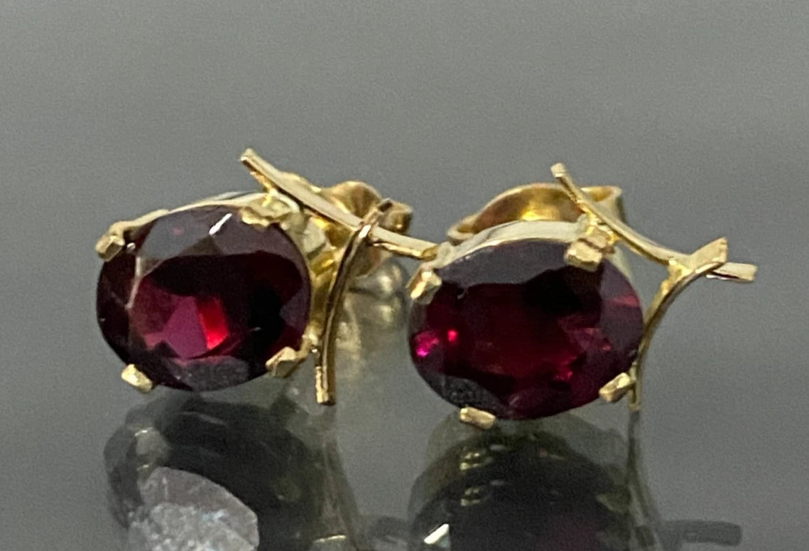 Vintage 18K Yellow Gold & Garnet Stud Earrings