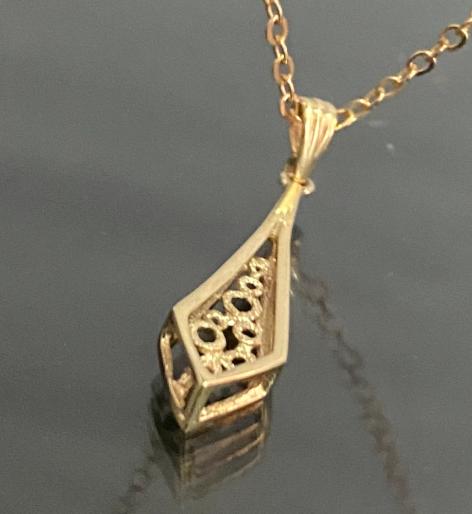 9K Yellow Gold Openwork Filigree Drop pendant - Vintage Jewellery
