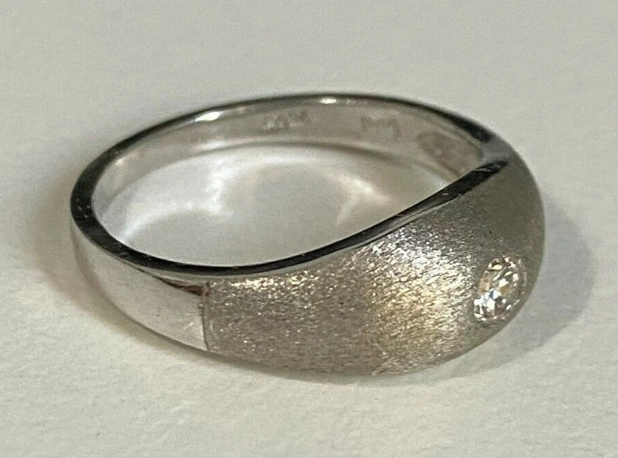 18K White Gold & Diamond Textured Dome Band Ring Size L - 5 1/2