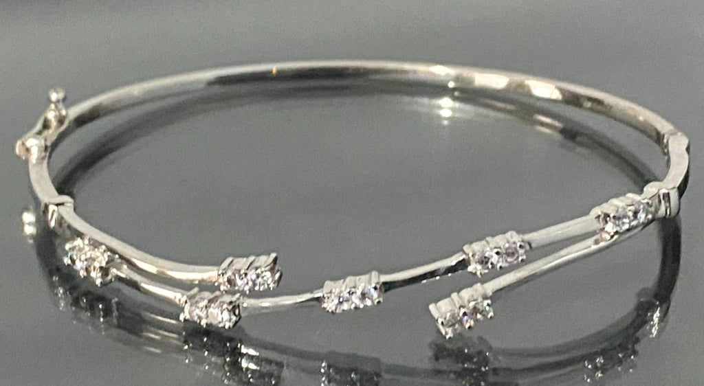 9ct White Gold & Cubic Zirconia Twist Hinged Oval Bangle - 62mm