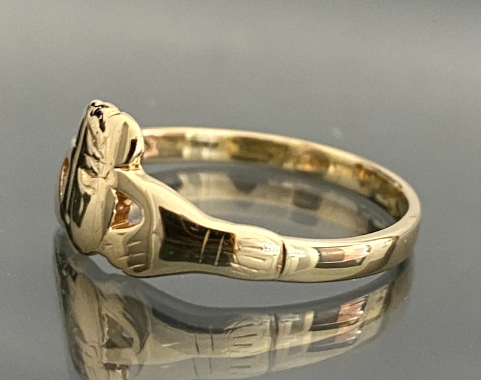 Vintage 9K Yellow Gold Traditional Claddagh Ring Size S (US 9.25)