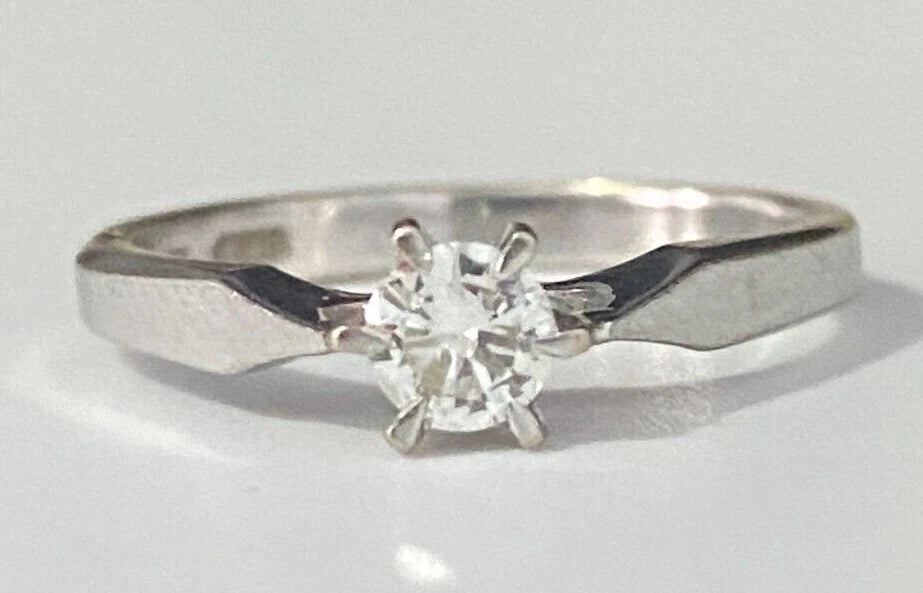 18K White Gold & 0.25CT Diamond Solitaire Ring Size K 1/2 - 5 3/8