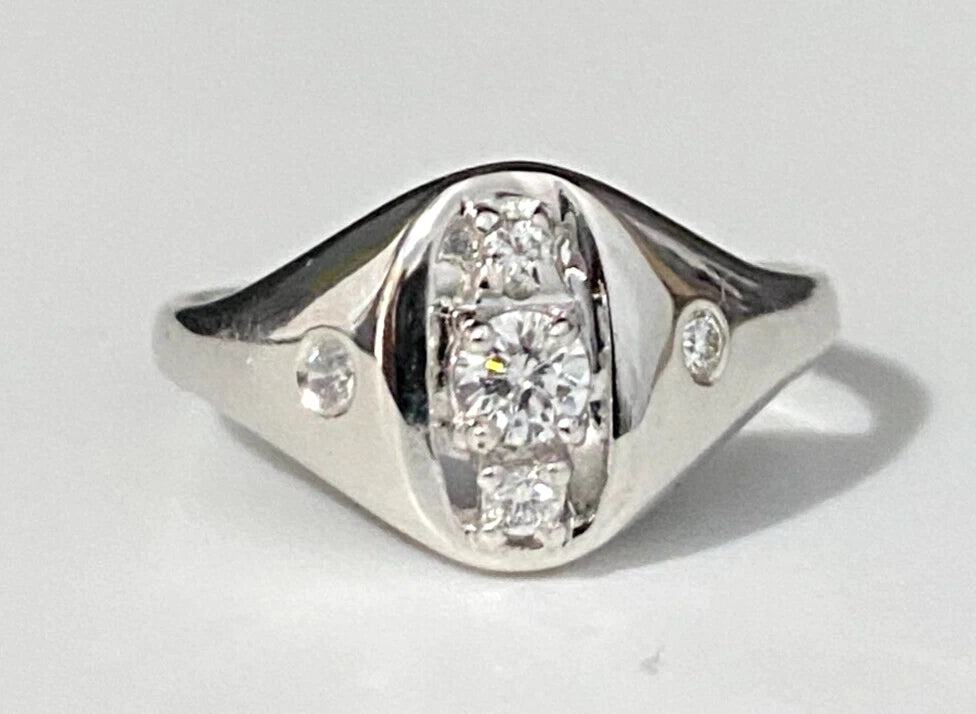 18K White Gold & 0.20CT Diamond Ring Size L 1/2 - 5 7/8