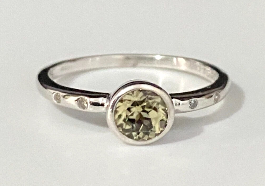 10K White Gold W/ Green Quartz & Diamond Ring Size N - 6 1/2