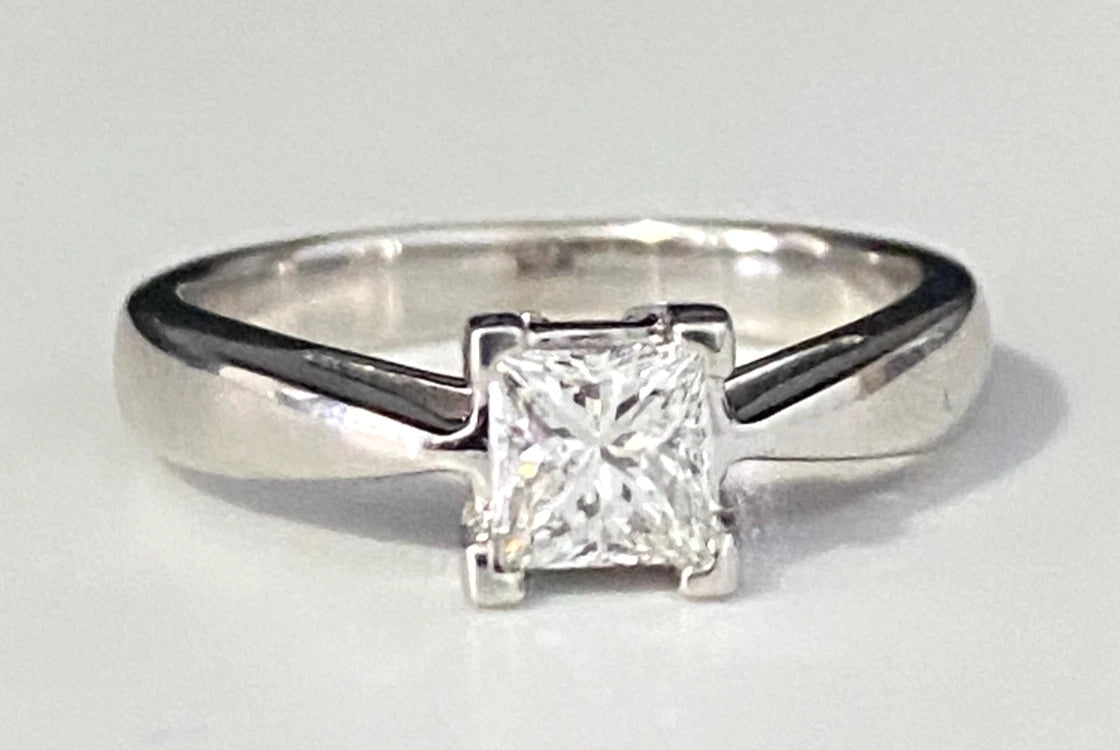 18K White Gold & 0.42CT Diamond Engagement Ring Size J - 4 3/4