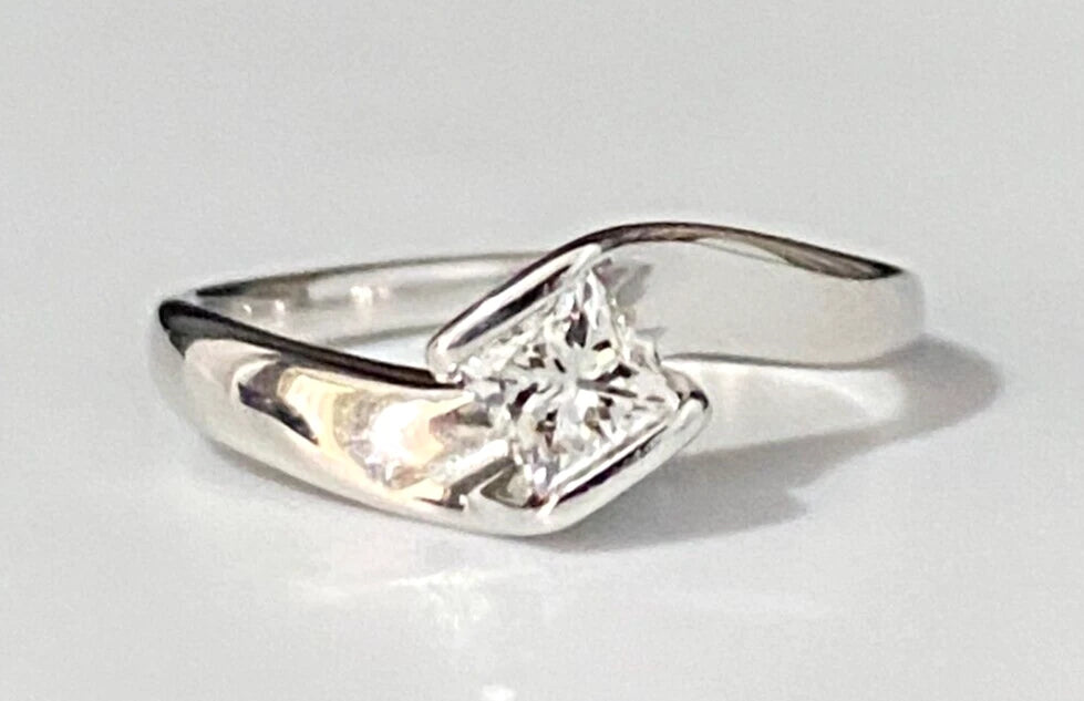 18K White Gold & 0.30CT Princess Diamond Engagement Ring Size J 1/2 - 5