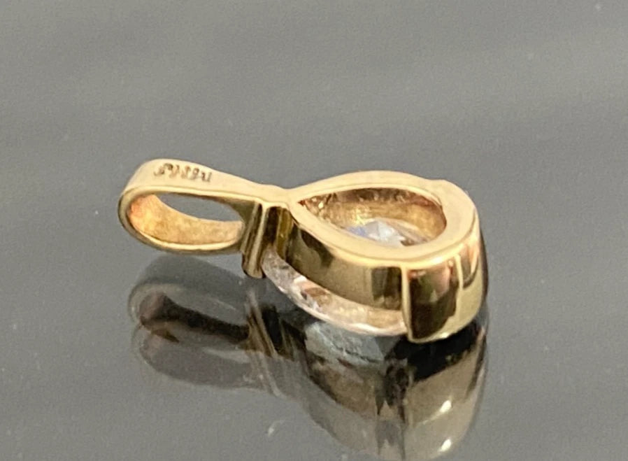 9K Yellow Gold & Pear Shape Cubic Zirconia Single Stone Pendant