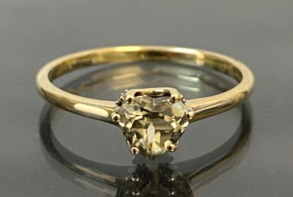 10ct Yellow Gold W/ Heart Diaspore & Diamond Ring Size R 1/2 (US 9)