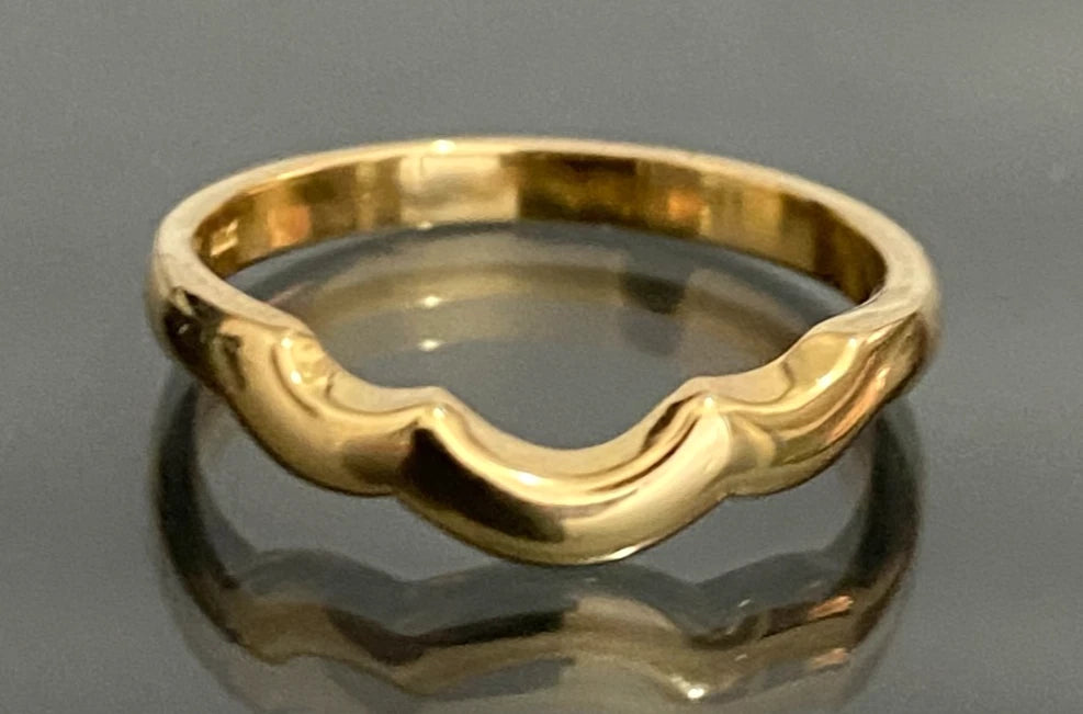 18ct Yellow Gold Shaped Curved Wedding Band – Size L 1/2 (US 6)
