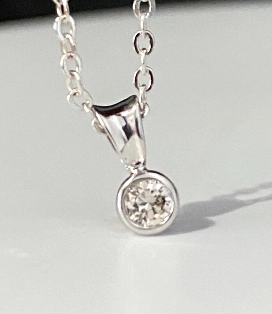 9K White Gold & 0.15CT Diamond Bezel Set Single Stone Pendant