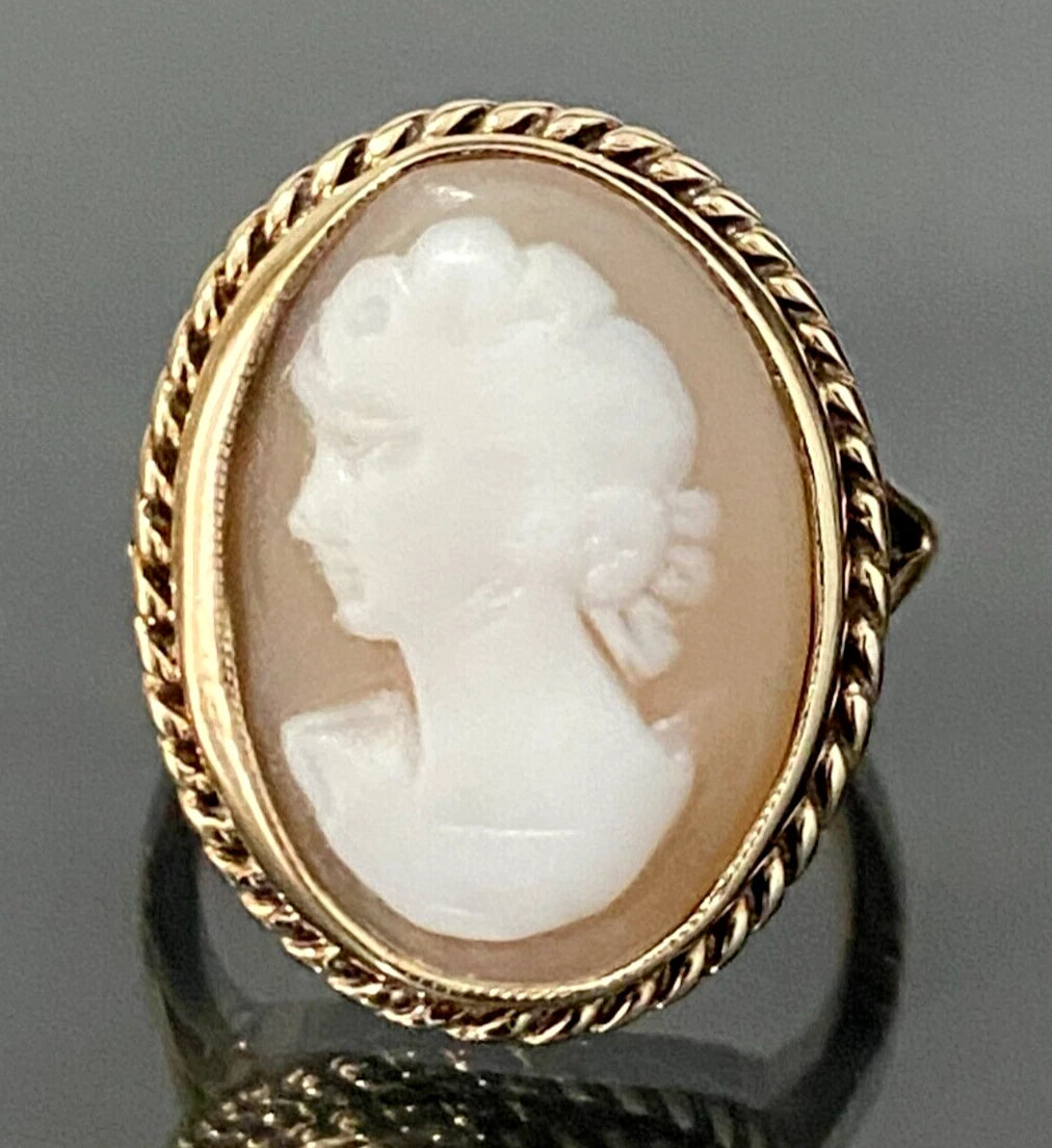 9K Yellow Gold & Carved Cameo Ring Size P - 7 1/2