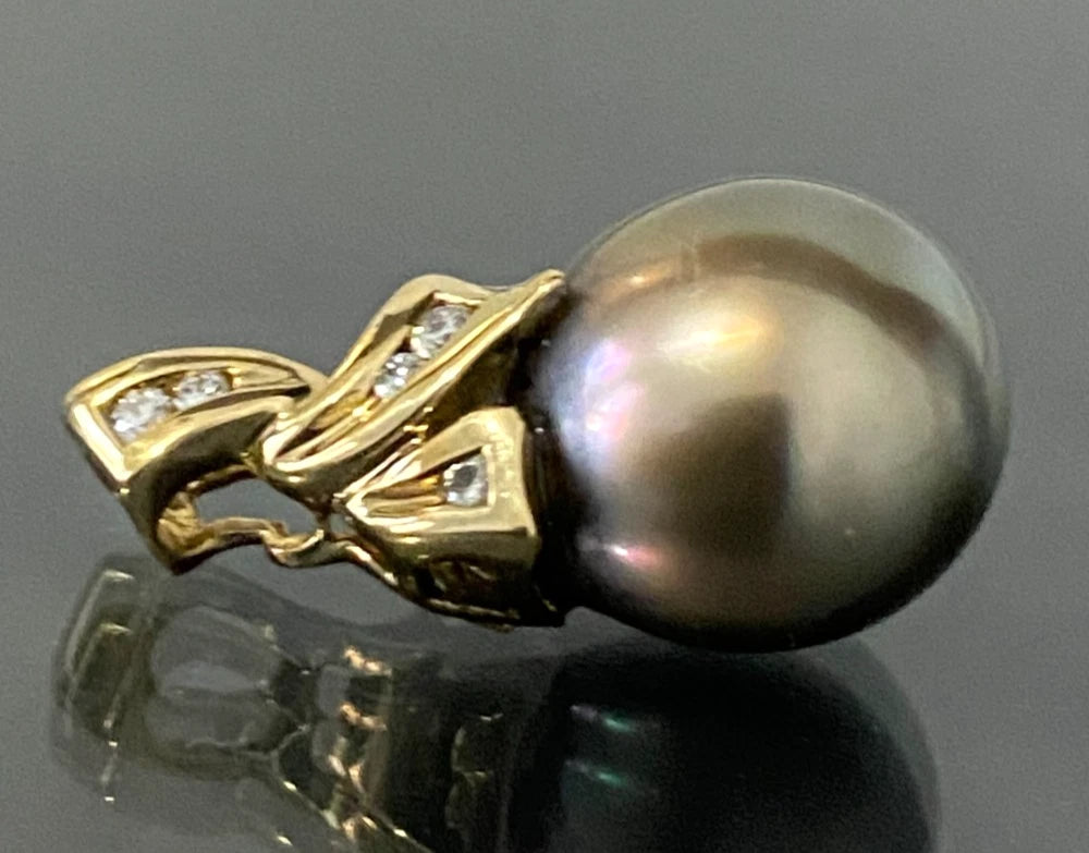 18K Yellow Gold W/ Tahitian Pearl & Diamond Pendant 22.0mm High