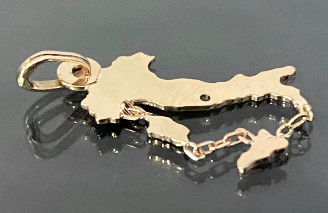 9K Yellow Gold Italy Map Charm / Pendant