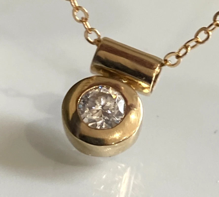 9K Yellow Gold & Cubic Zirconia Single Stone Pendant
