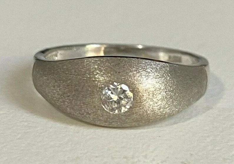 18K White Gold & Diamond Textured Dome Band Ring Size L - 5 1/2