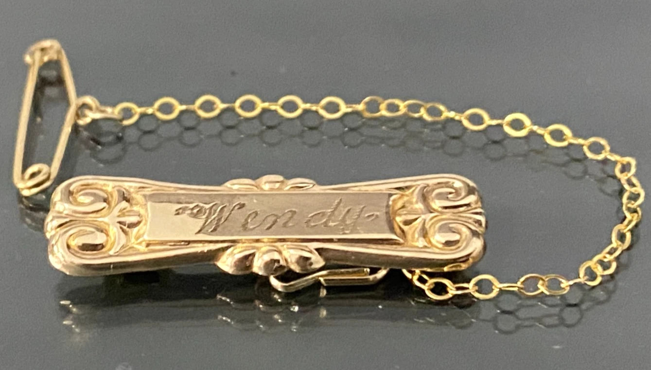 9K Yellow Gold Engraved " Wendy " Baby Brooch