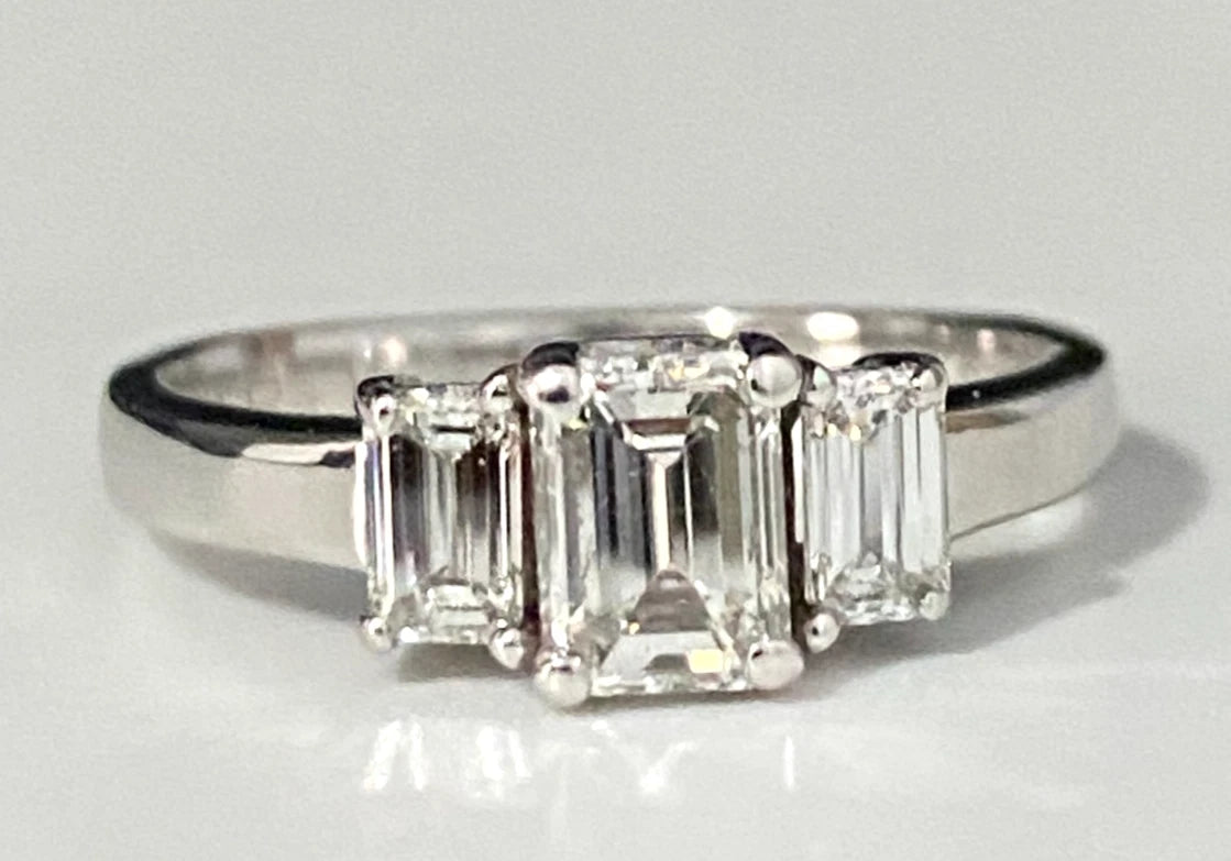 18K Gold & 1.0CT Emerald Diamond Engagement Ring /Certificate Size M - 6 1/4