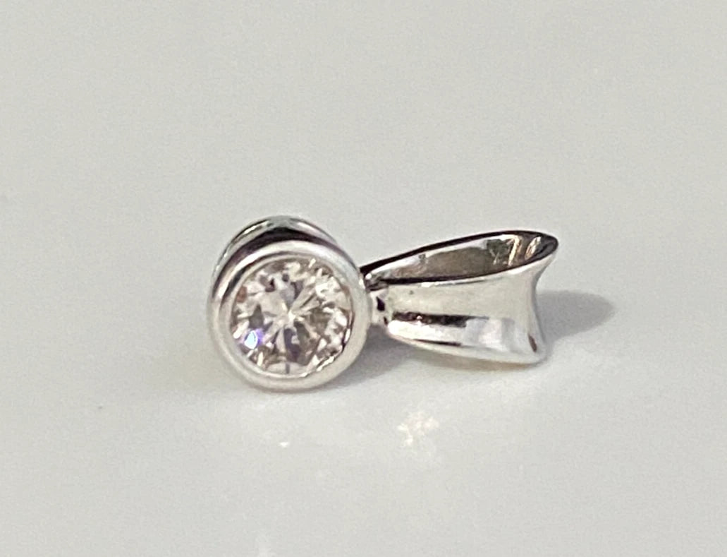 9K White Gold & 0.15CT Diamond Bezel Set Single Stone Pendant