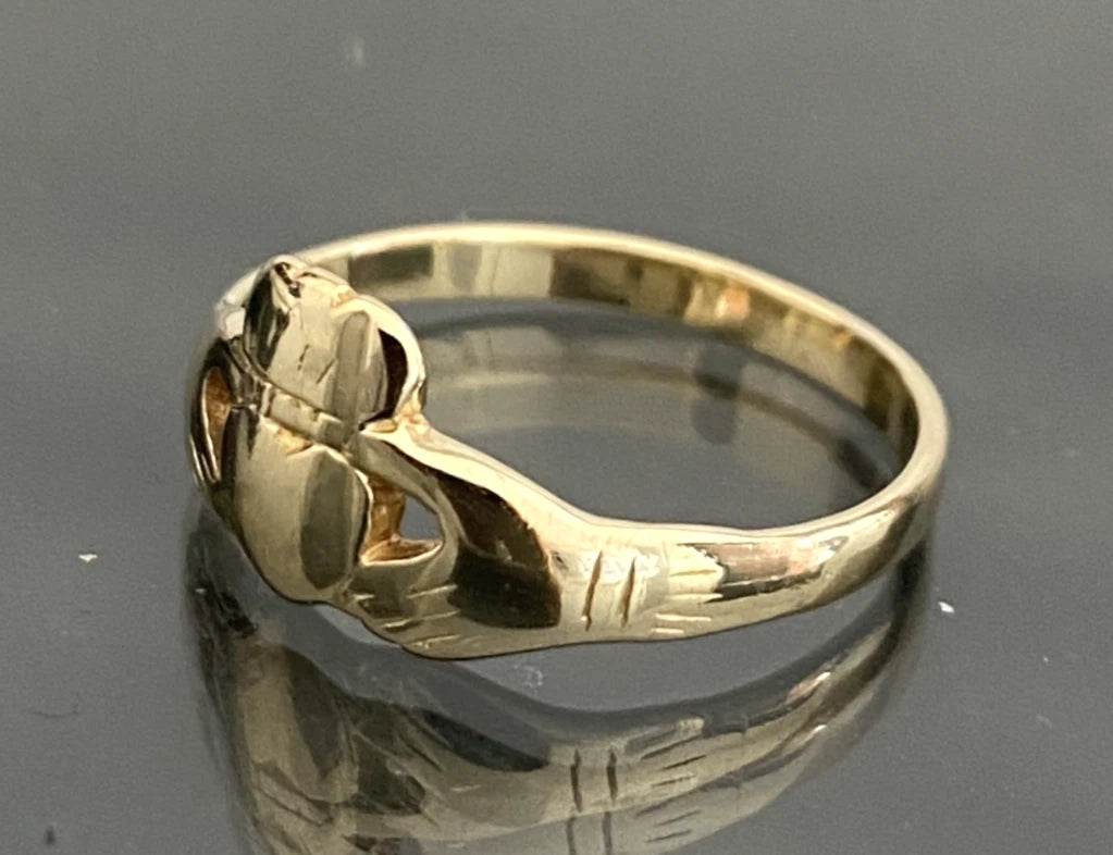 Vintage 9K Yellow Gold Traditional Claddagh Ring Size M (US 6.25)