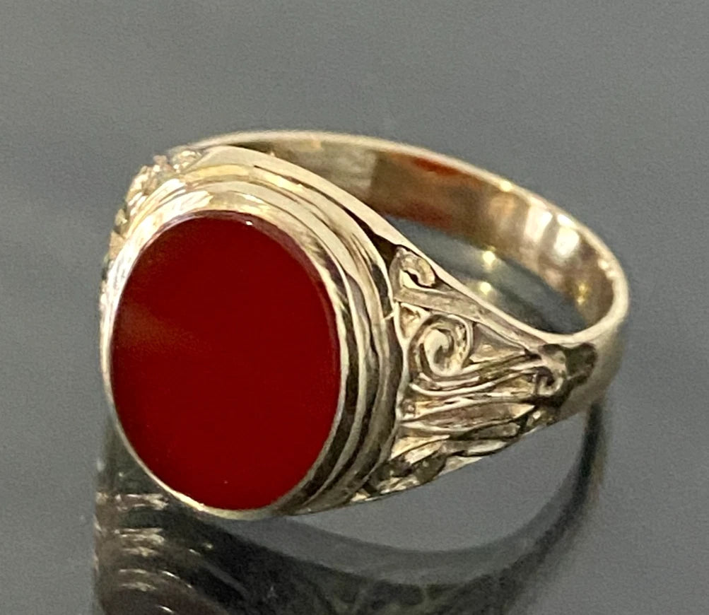 1970's 9K Yellow Gold & Carnelian Scroll Shoulder Signet Ring Size Q - 8 1/4