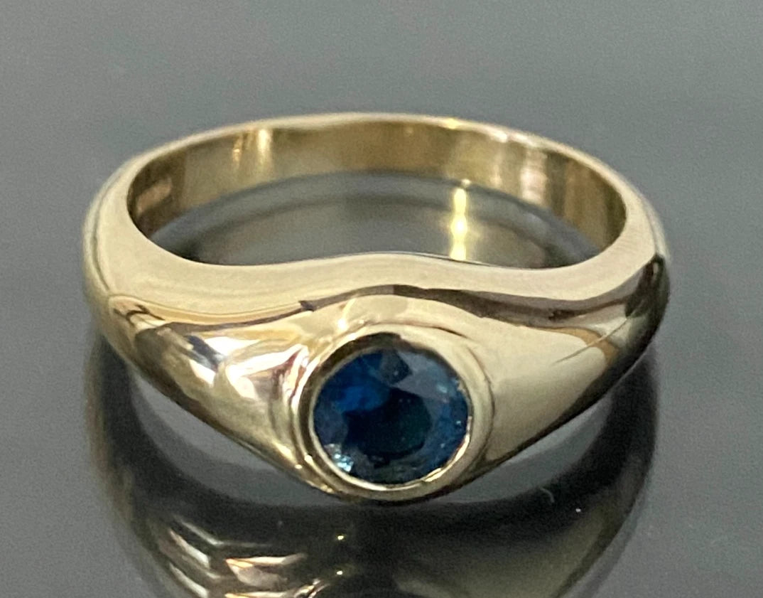9K Yellow Gold & Blue Zircon Men's Ring Size W - 11 1/4
