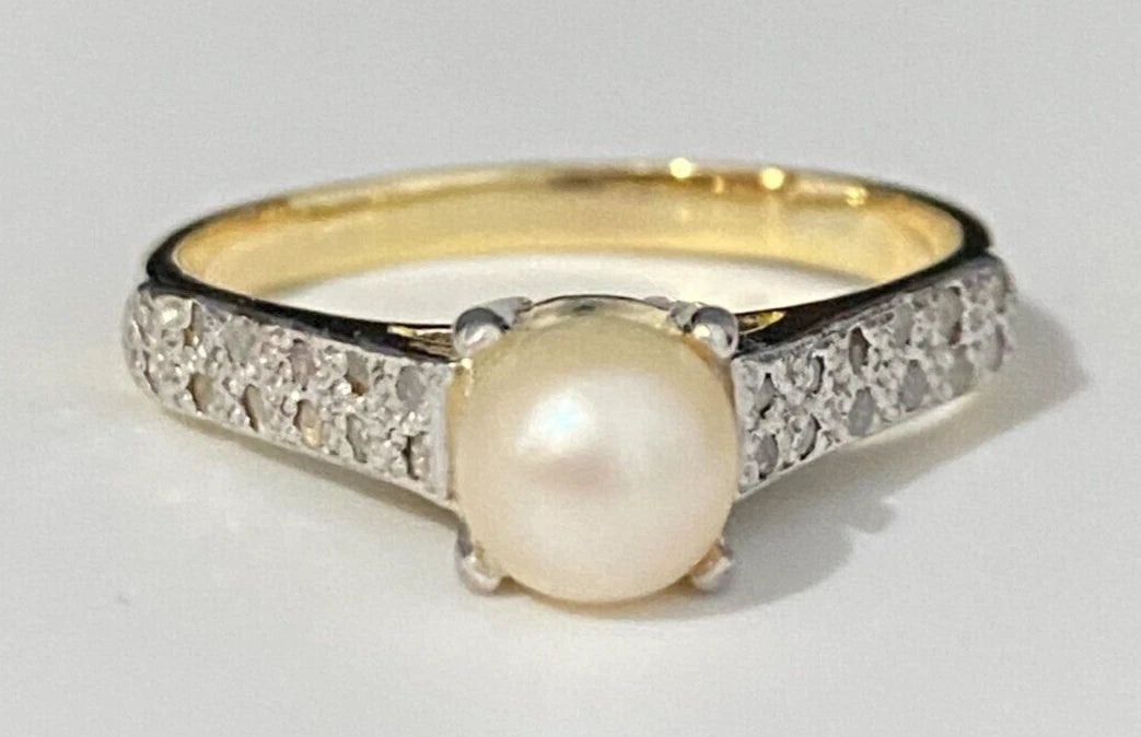 18K Yellow Gold W/ Pearl & Diamond Ring Size U - 10 1/4