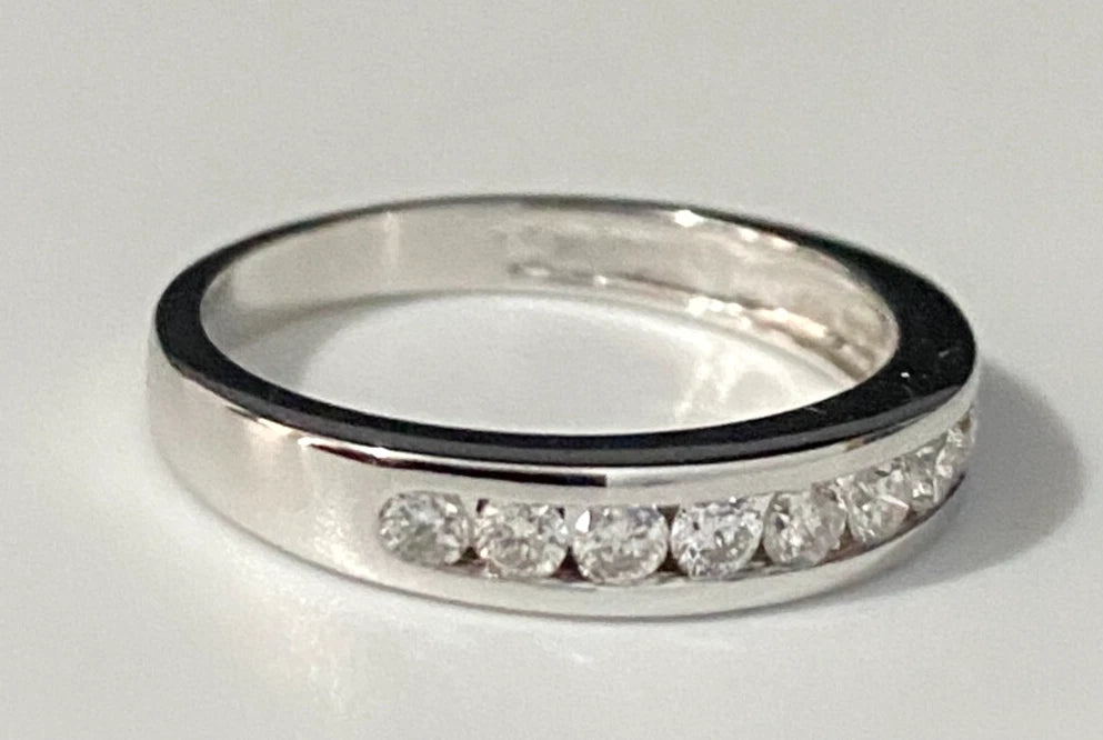 18K White Gold & 0.33CT Diamond Channel Set Ring Size J - 4 3/4