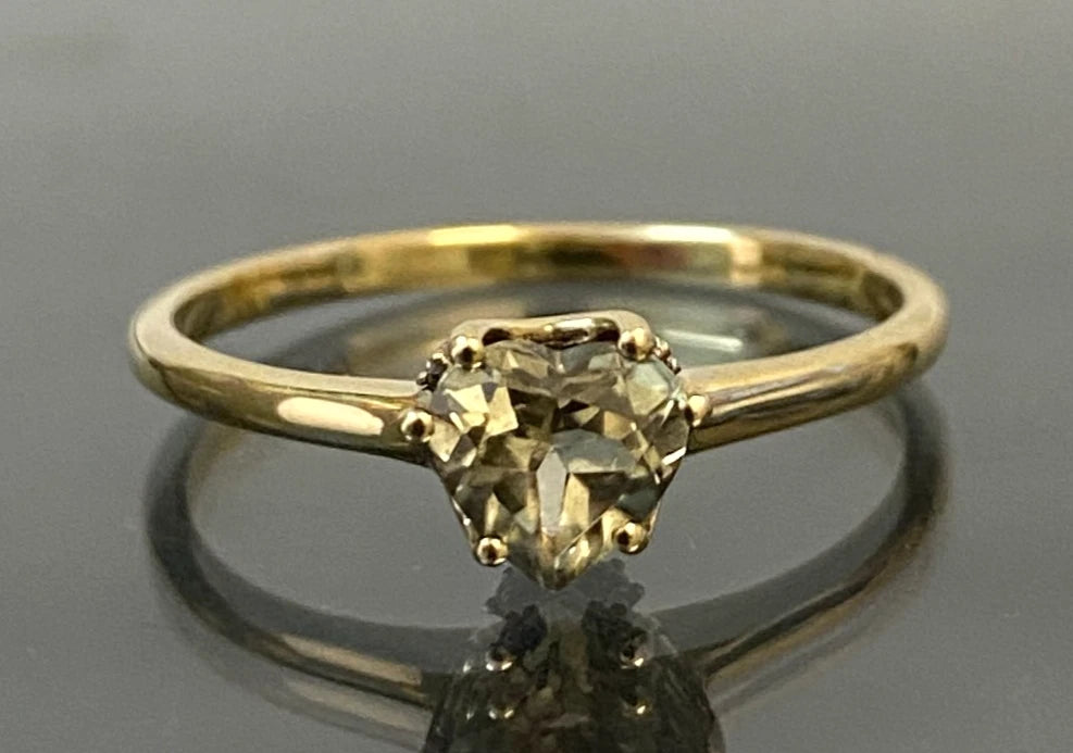 10ct Yellow Gold W/ Heart Diaspore & Diamond Ring Size R 1/2 (US 9)