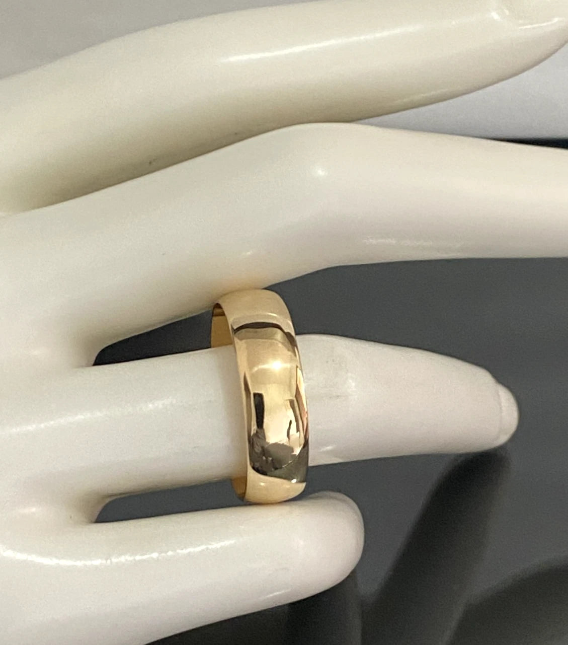 18ct Solid Yellow Gold 6.5mm D-Shaped Wedding Band Ring - Size V 1/2 (US 11)