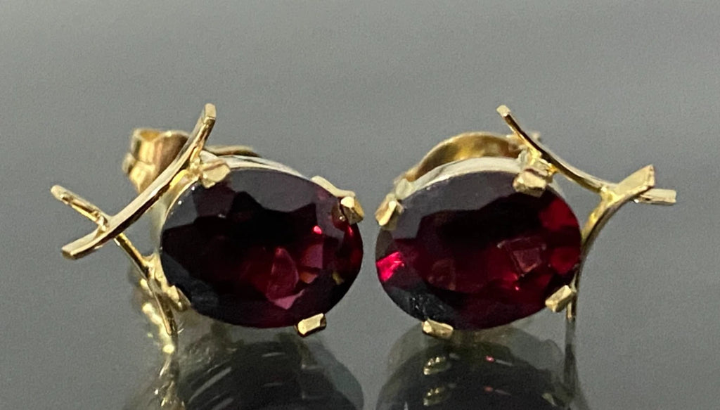 Vintage 18K Yellow Gold & Garnet Stud Earrings