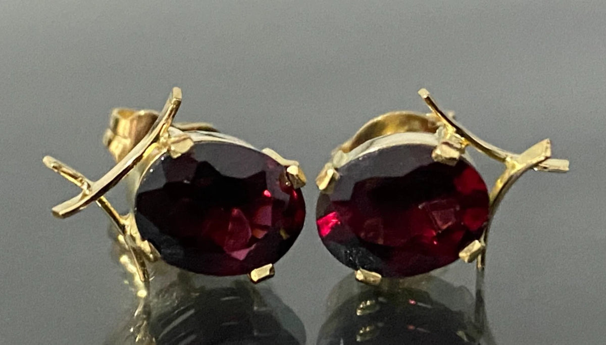Vintage 18K Yellow Gold & Garnet Stud Earrings