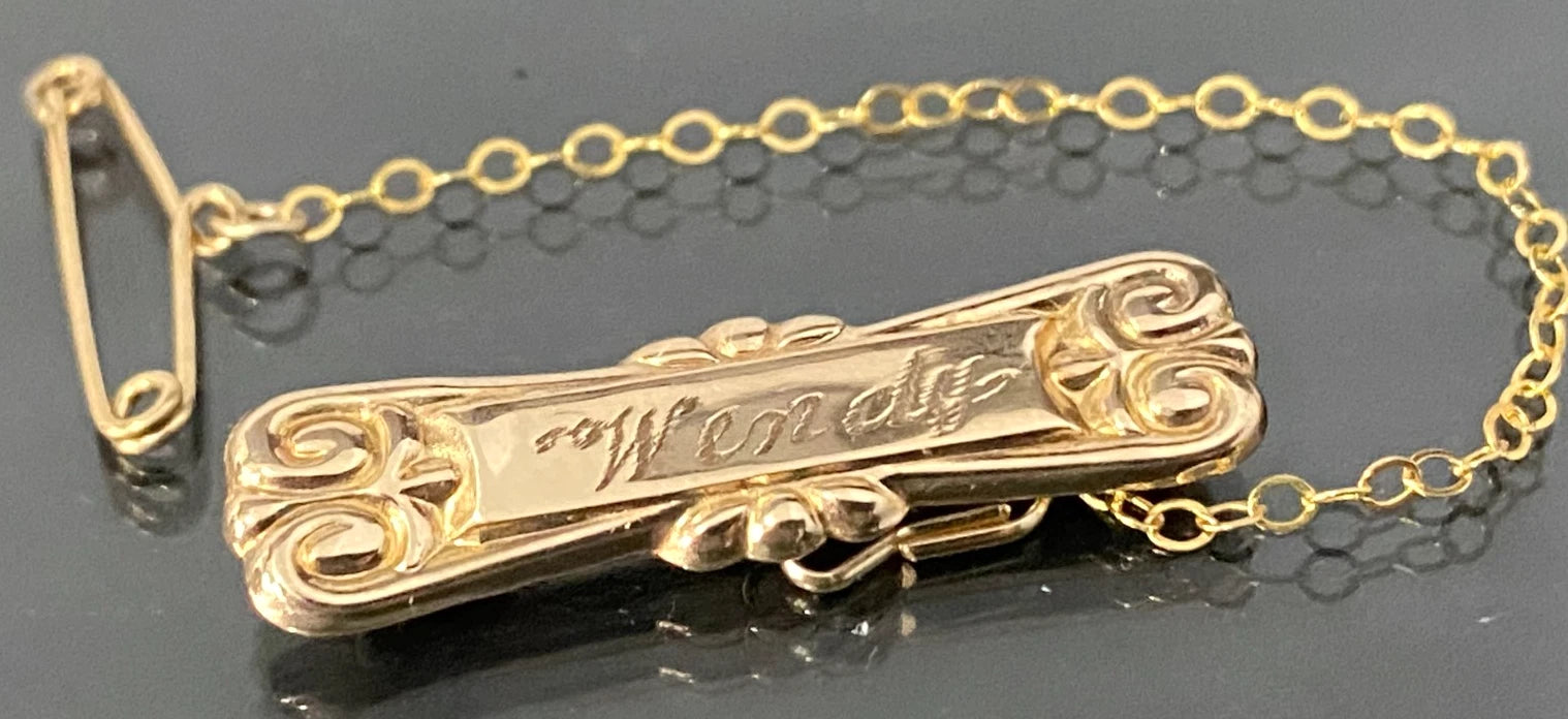 9K Yellow Gold Engraved " Wendy " Baby Brooch