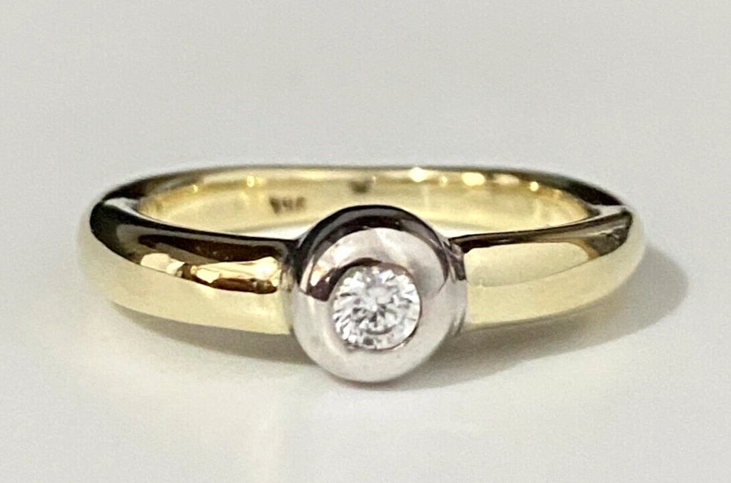 9K Yellow Gold & Cubic Zirconia Solitaire Ring Size O - 7
