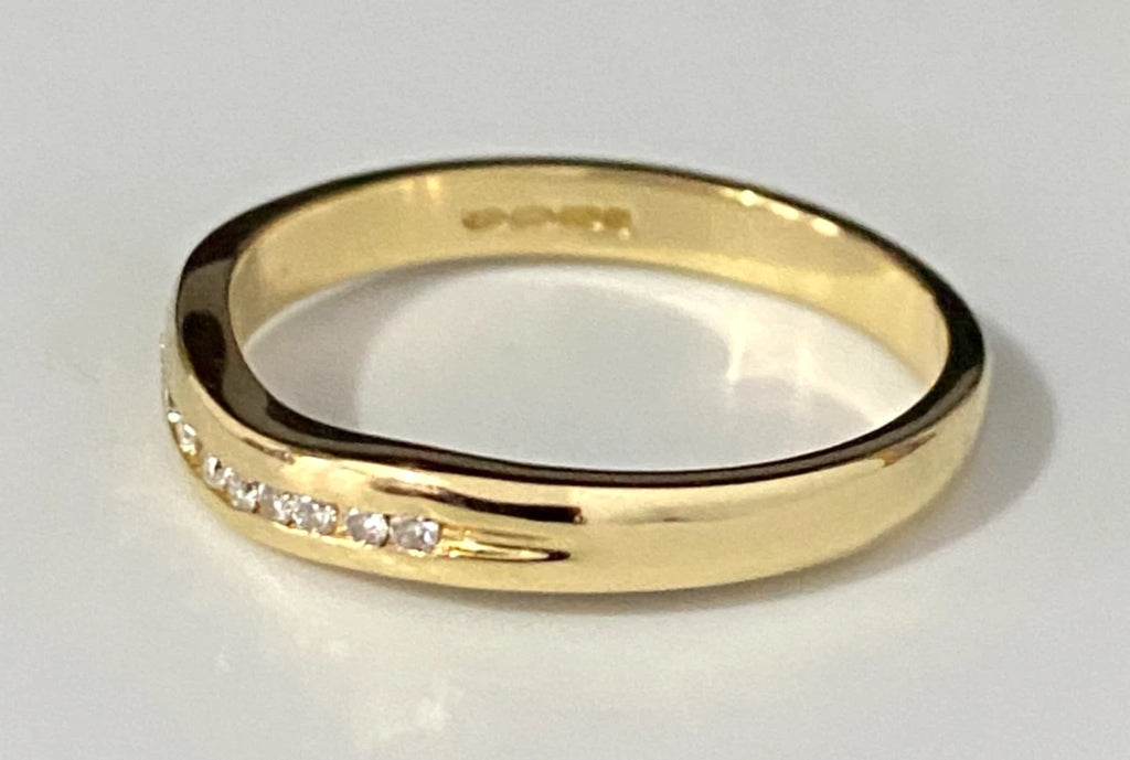 18K Yellow Gold & Diamond Curved Wedding Band Ring Size N 1/2 - 7