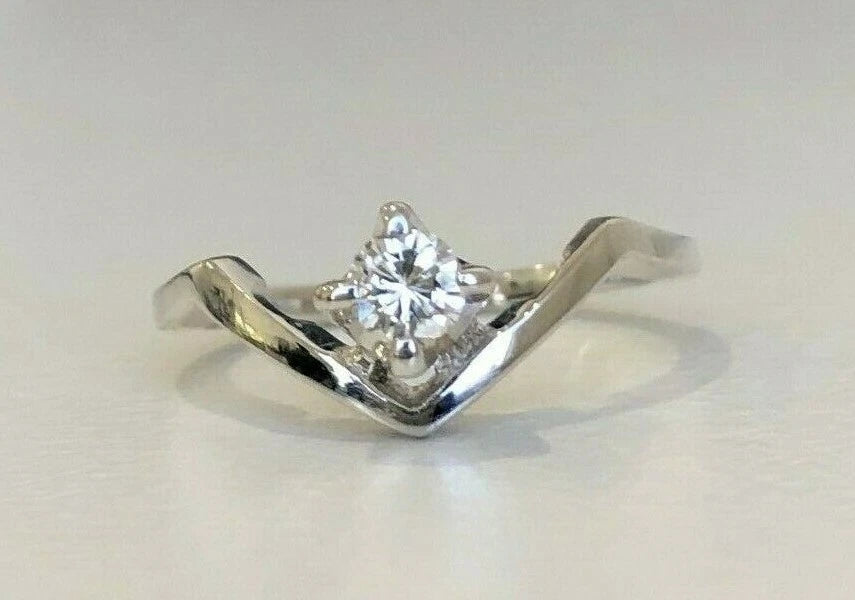 14K White Gold & 0.21CT Diamond Solitaire Curve Ring Size L - 5 1/2
