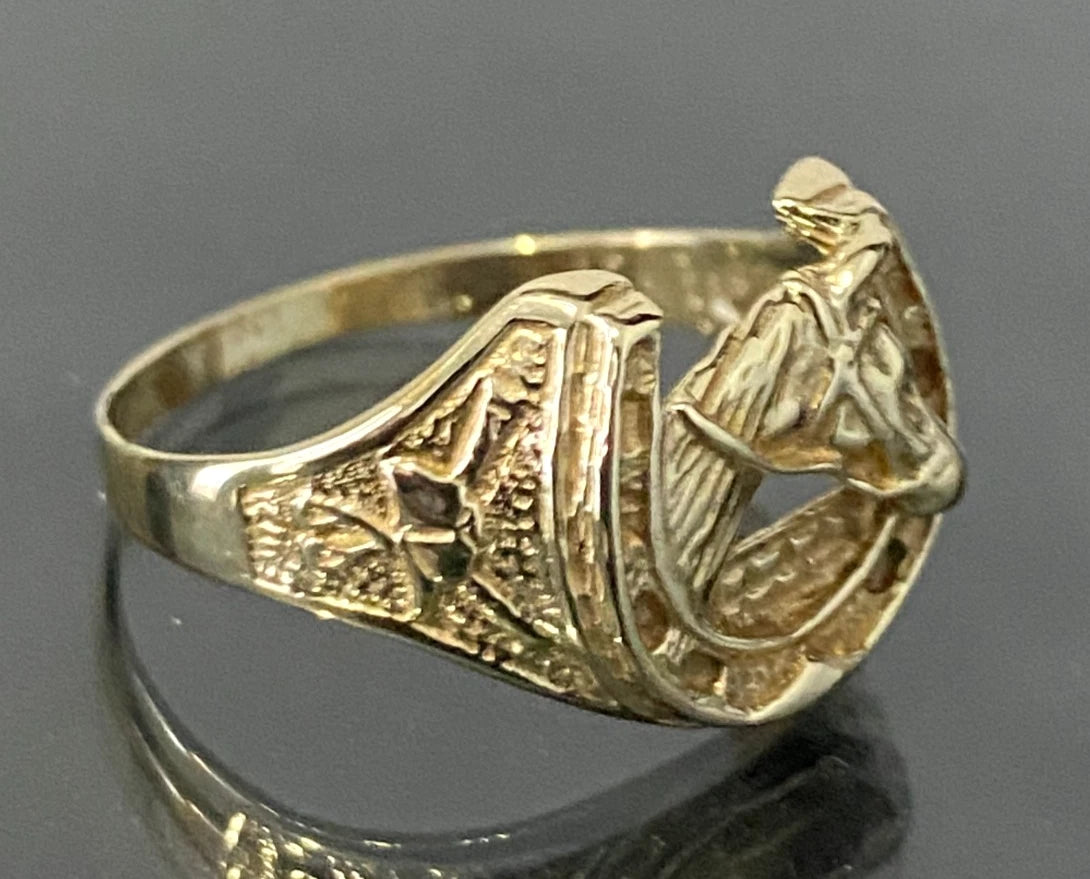 9K Yellow Gold Horse & Horseshoe Ring Size T - 10