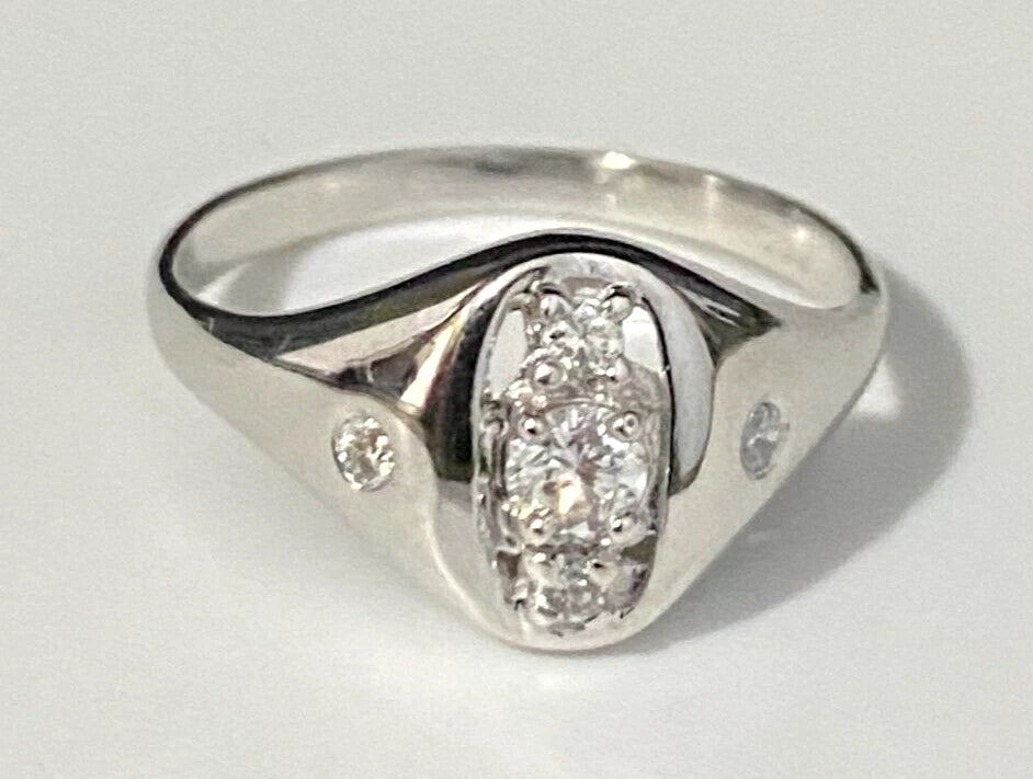 18K White Gold & 0.20CT Diamond Ring Size L 1/2 - 5 7/8