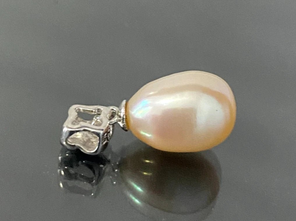 9K White Gold & Cultured Pearl Pendant 18.50mm High
