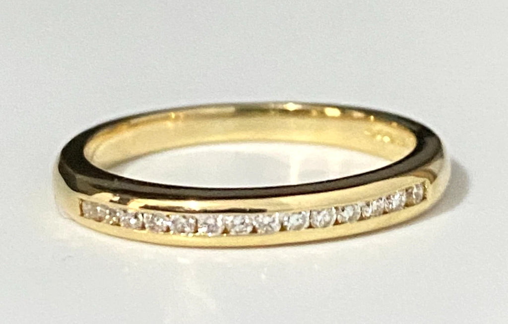 18K Yellow Gold & 0.15CT Diamond Channel Set Wedding Band Ring Size N - 6 3/4