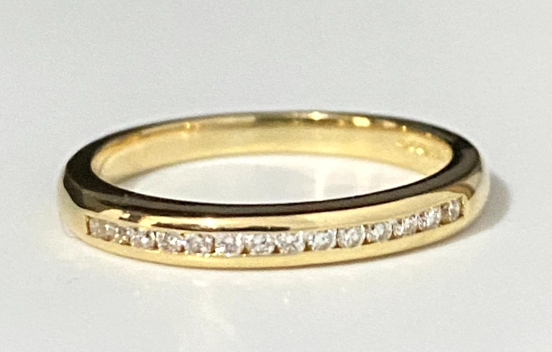 18K Yellow Gold & 0.15CT Diamond Channel Set Wedding Band Ring Size N - 6 3/4