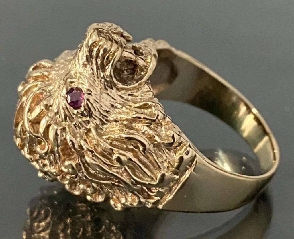 Heavy 9K Yellow Gold & Ruby Carved Lion Head Ring Size T - 10