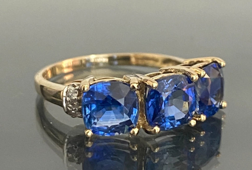 9K Yellow Gold Royal Blue Kyanite Three Stone Ring - Size N (US 6.75)