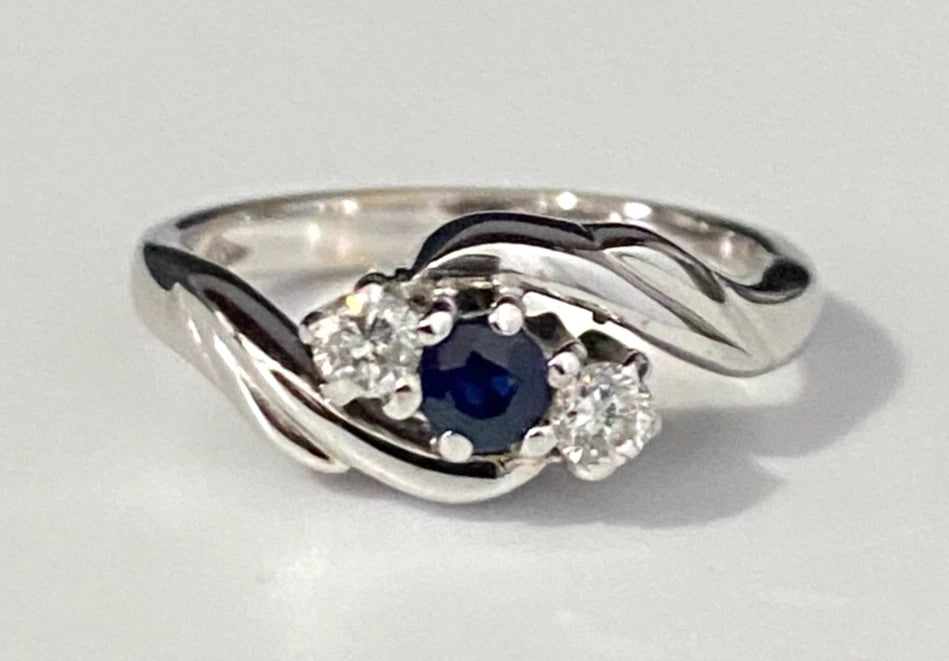9K White Gold W/ Sapphire & Diamond Crossover Ring Size G 1/2 - 3 3/4
