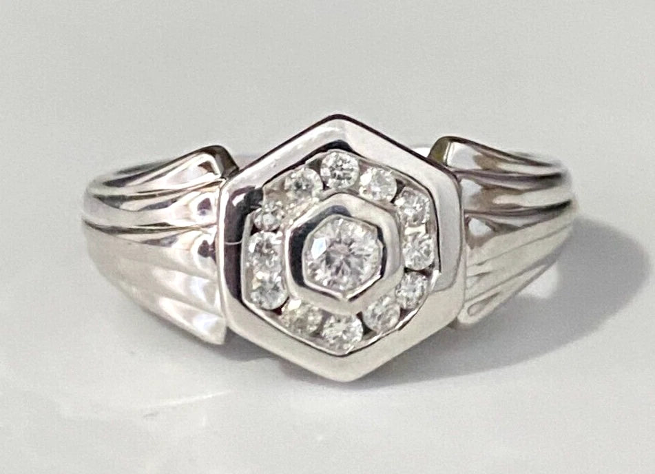 9K White Gold & 0.30CT Diamond Cluster Ring Size R - 8 5/8