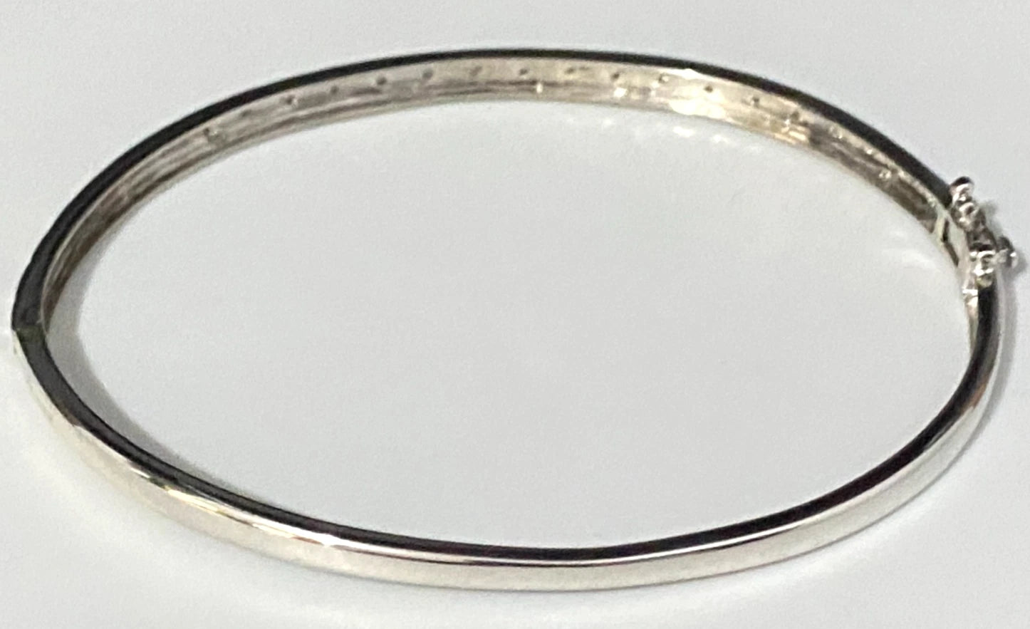 9K White Gold & Diamond Hinged Bangle 62mm